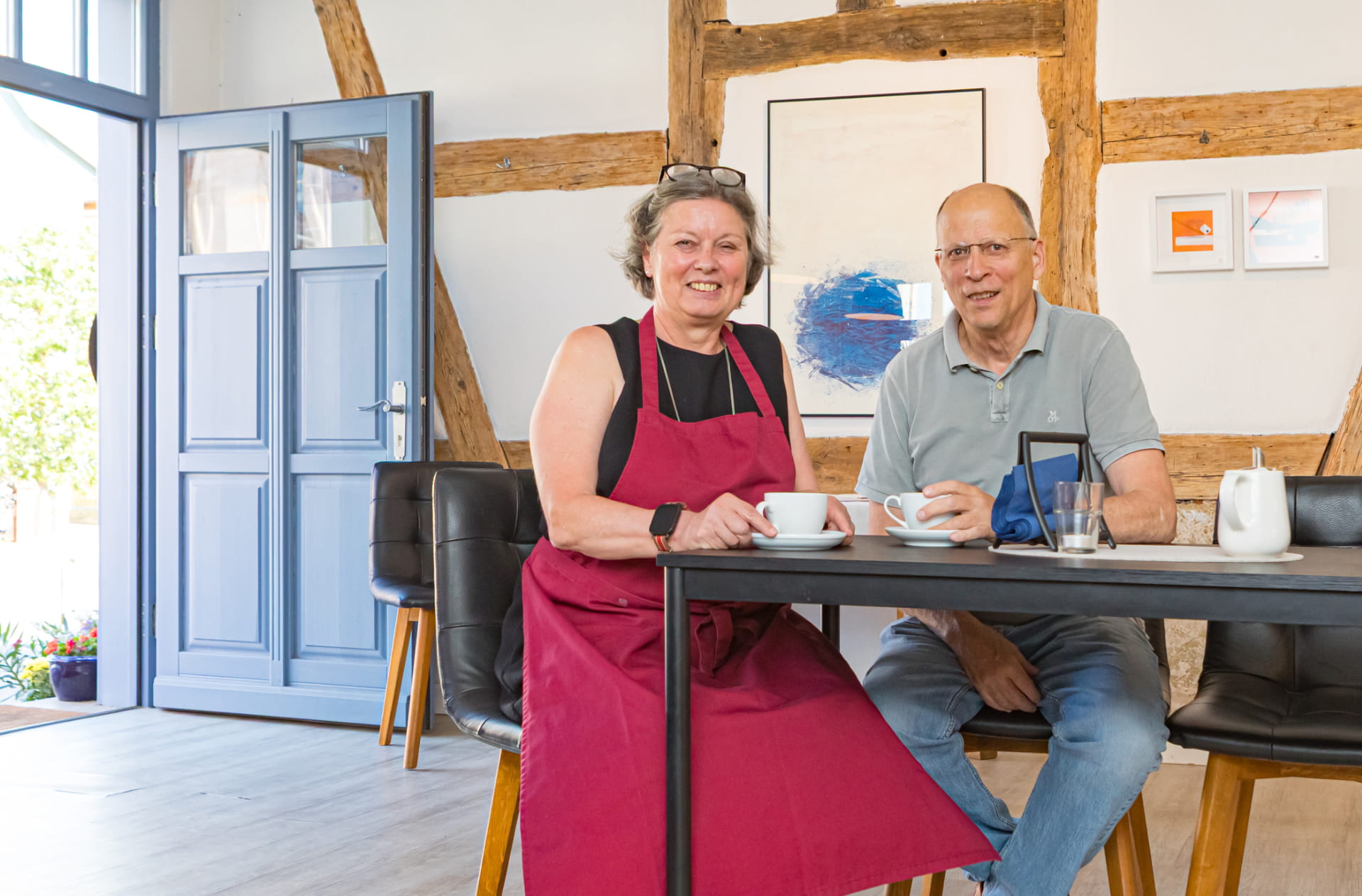 Gäste vor dem Bürgercafé Ummerstadt am Viehmarkt